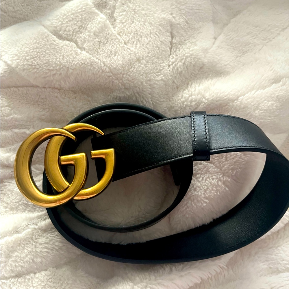 Gucci Black Leather Belt with Gold GG Buckle